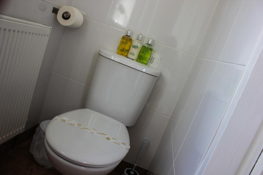 הוקלי הית' Eden End Guest House מראה חיצוני תמונה