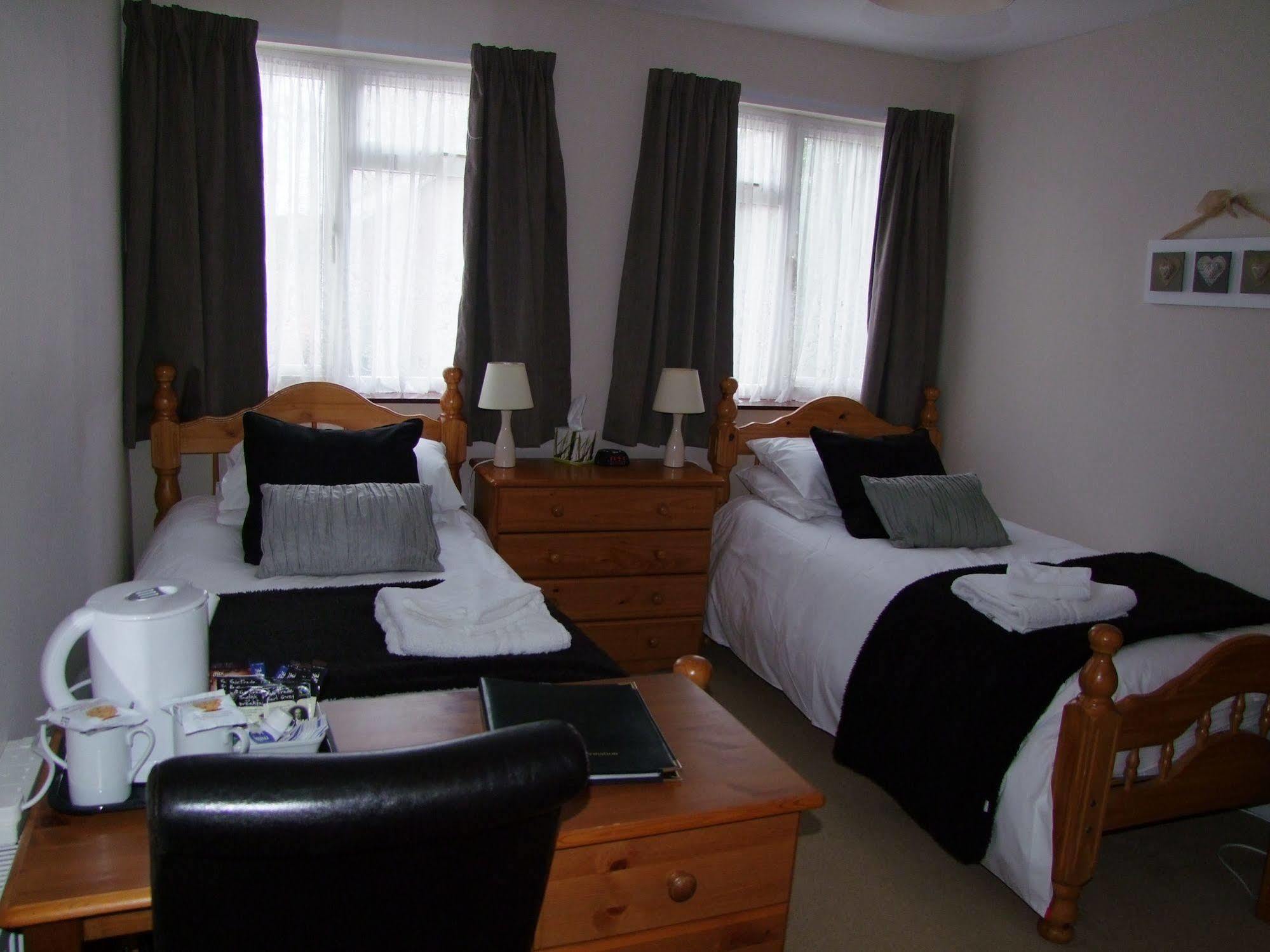 הוקלי הית' Eden End Guest House מראה חיצוני תמונה